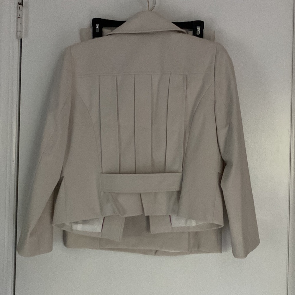 WHBM soft cream fully lined suit size 10 blazer/8 skirt, NWT - Picture 2 of 12
